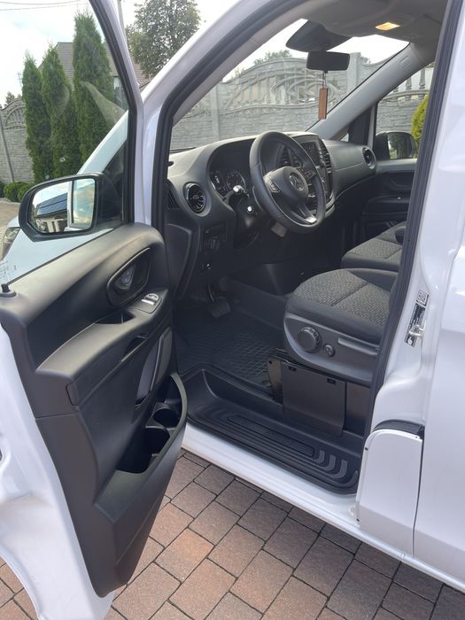 Wynajem, wypożyczenie Mercedes Vito,  9-osobowy, Extra Long