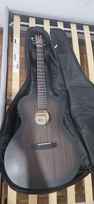 Violão Canglewood com capa completa do violão armour