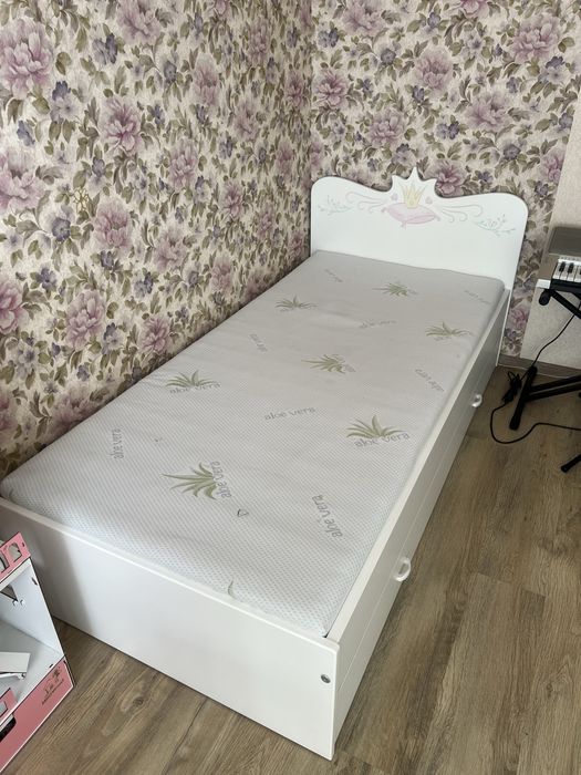 Дитячі меблі для дівчинки