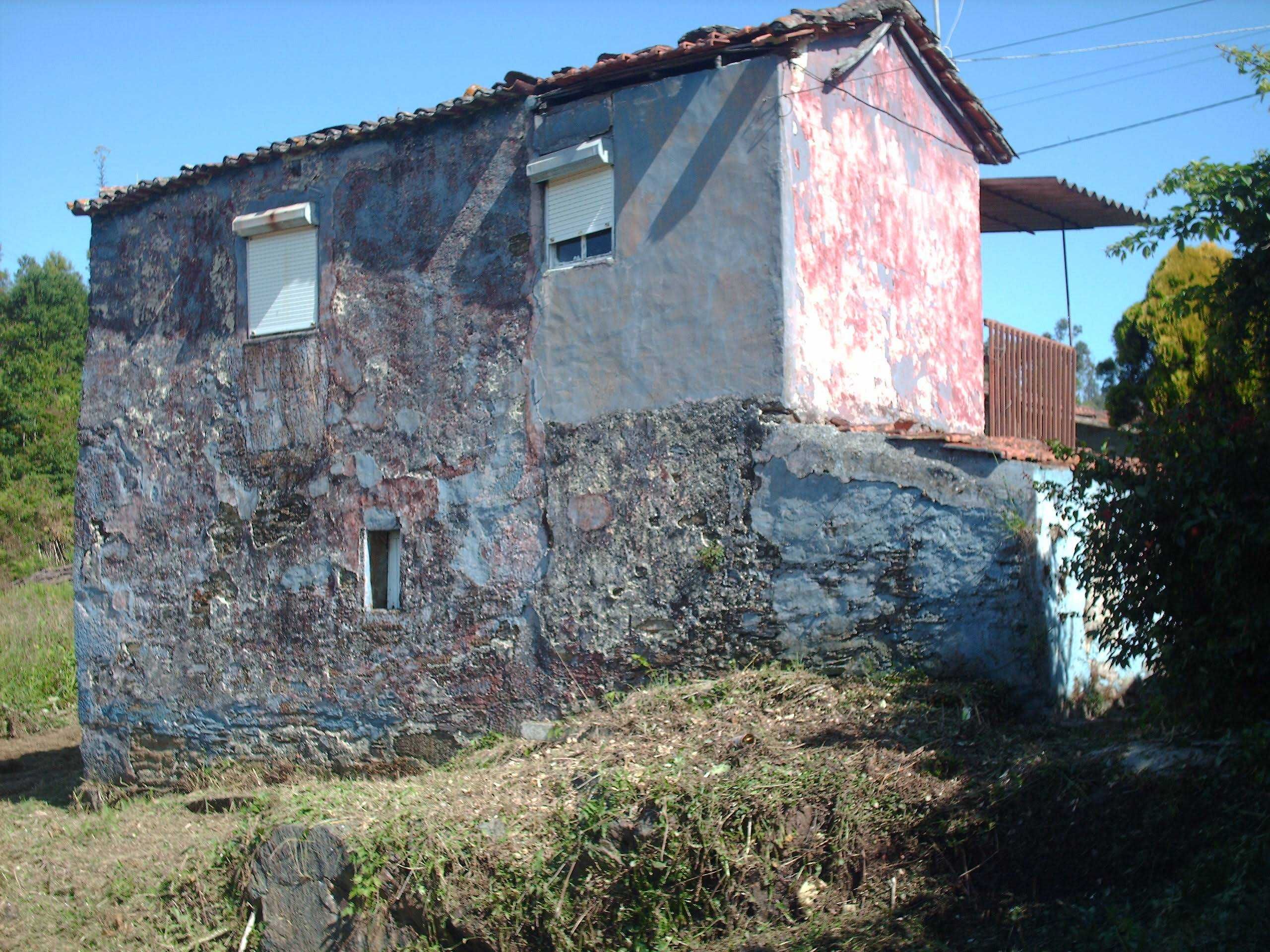 Terreno com casa sobrada