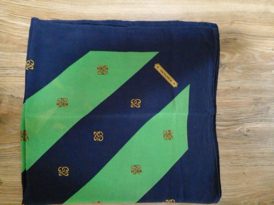 Платок женкий шелк PIROVANO. Италия. Оригинал.