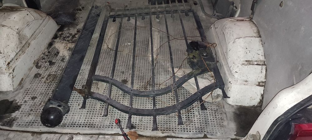 Przęsło ogrodowe ze słupkiem furtka ogrodzenie kute słupek.