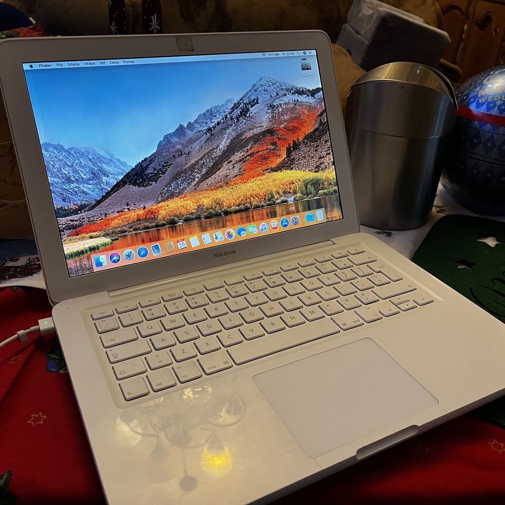 MacBook A1342 klasyk