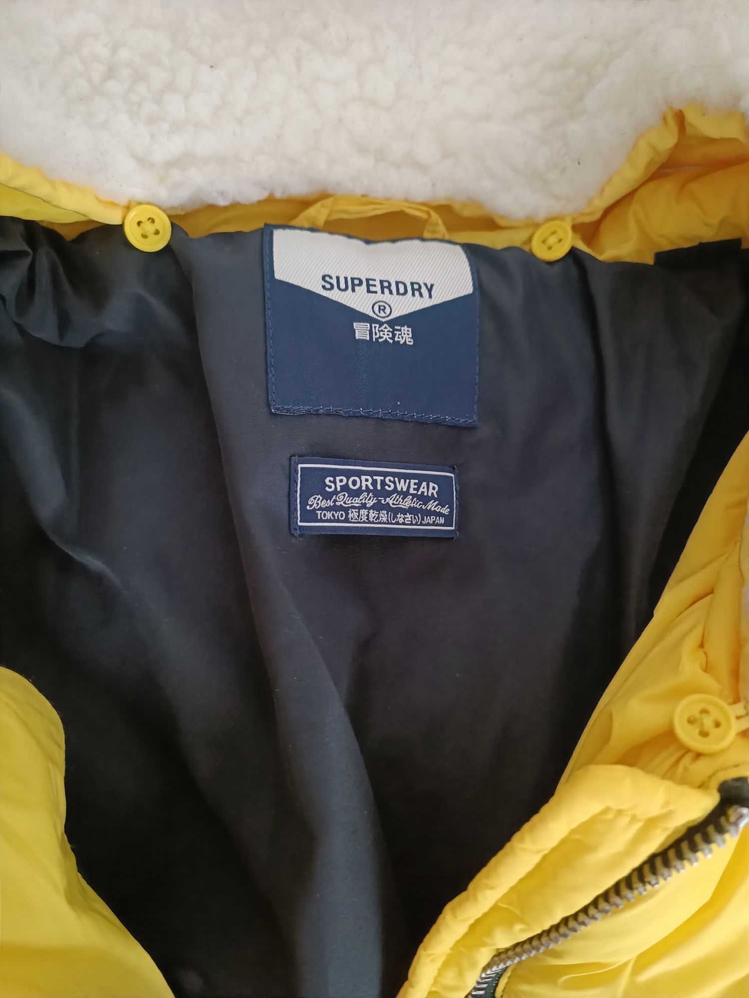 Стильная фирменная дутая куртка Superdry