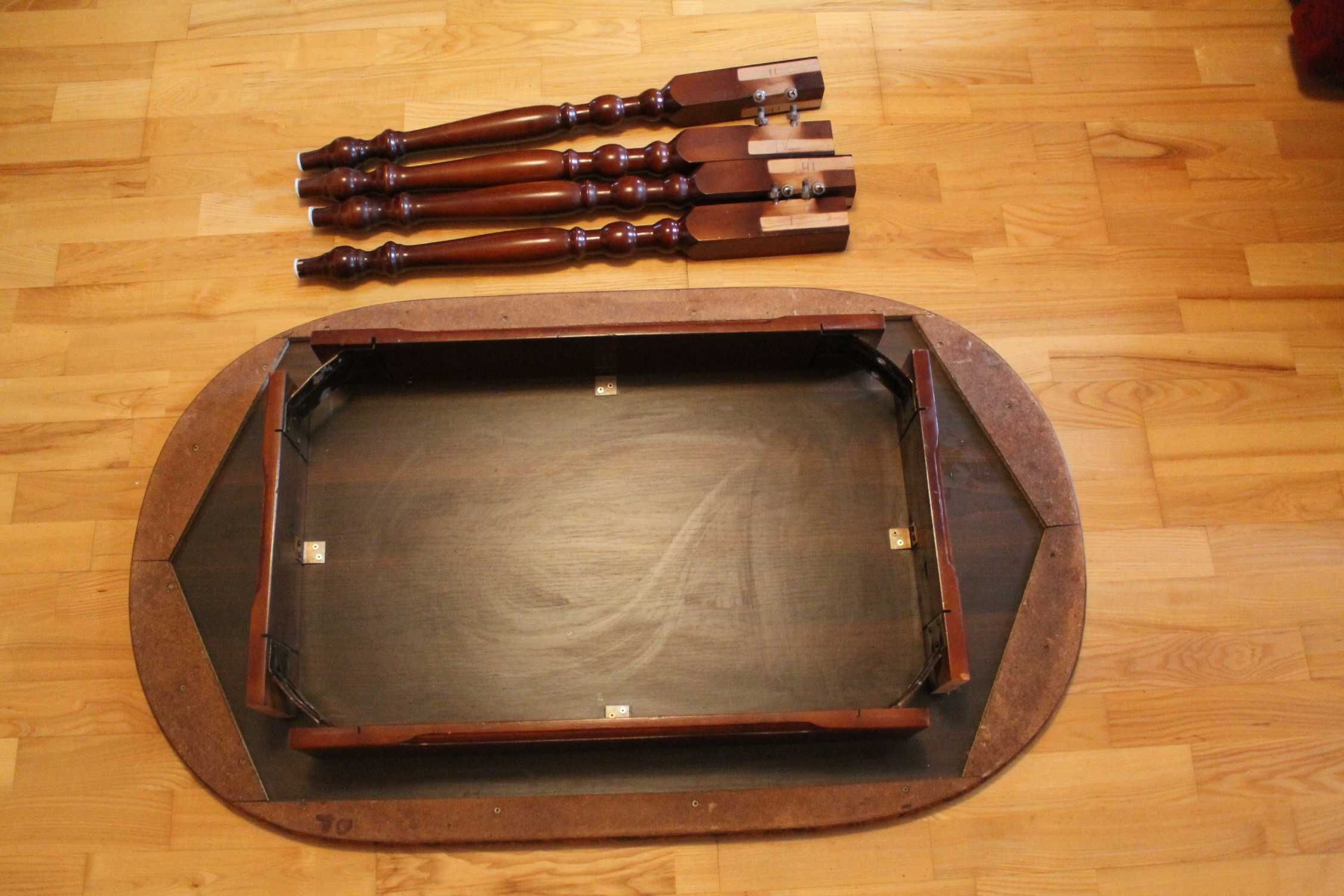 Stół drewniany, owalny