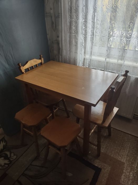 Drewniany zestaw.Stół+2 krzesła+2 stołki.