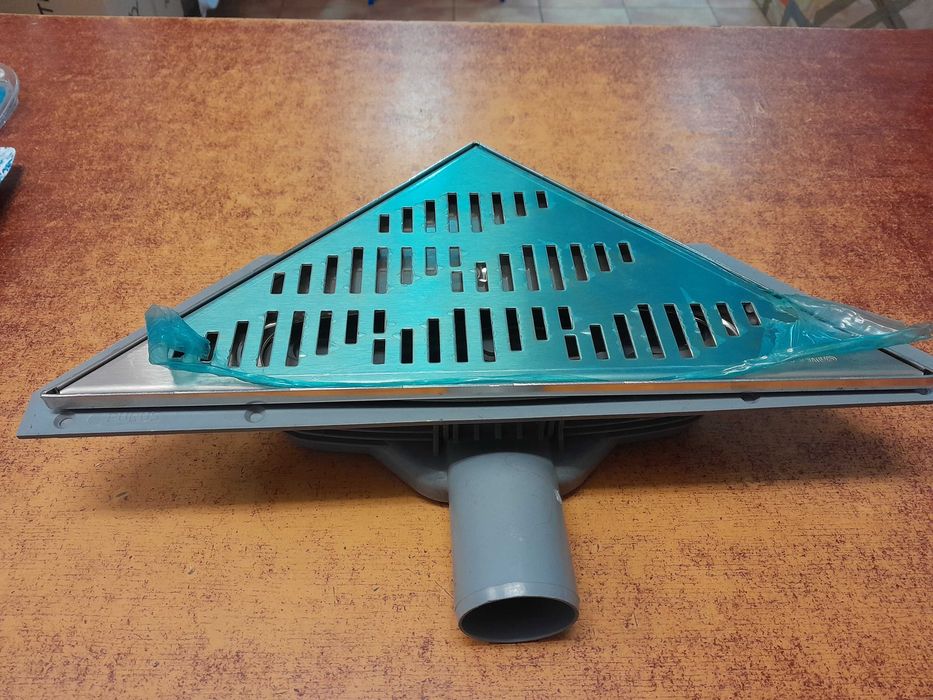 Odpływ prysznicowy narożny Purus Corner