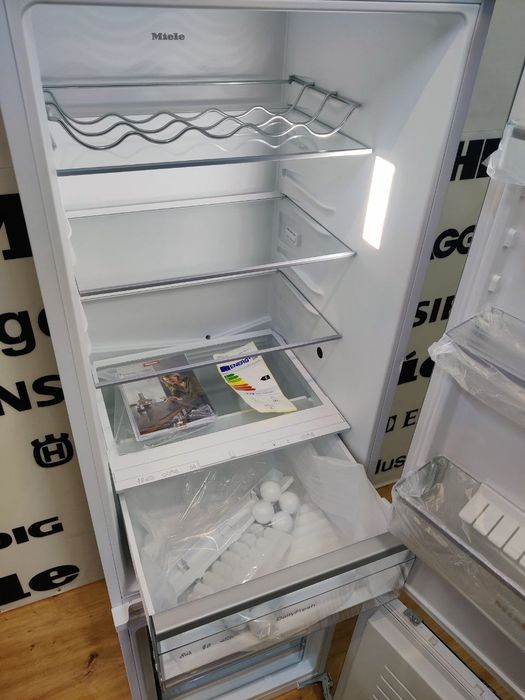 Вбудований холодильник Miele™ KD 7724 E ACTIVE. GERMANY. 2022рік.