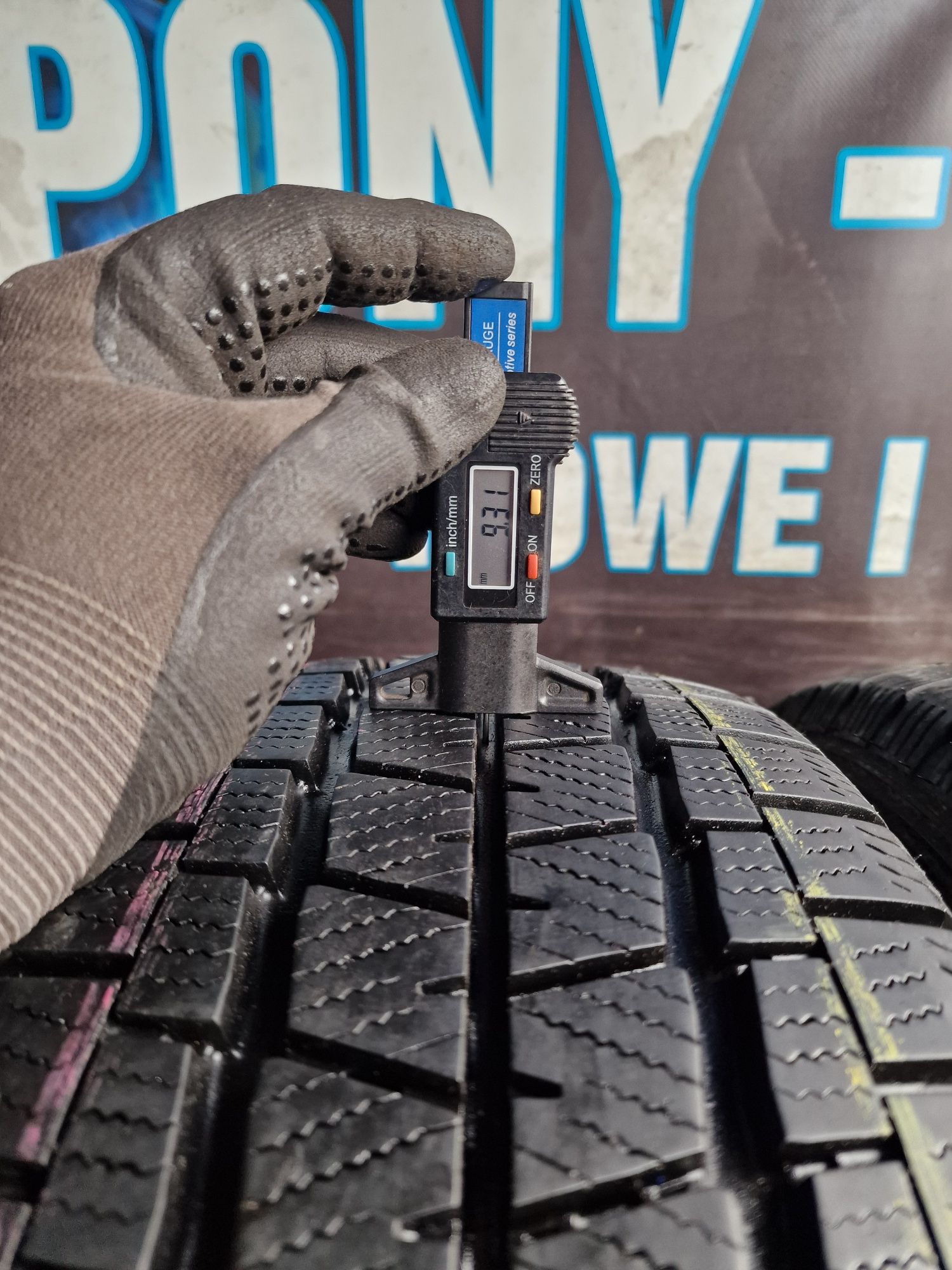 Opony zimowe 215/65/16C Falken wzmacniane Para 9.3 mm 2020rok jak Nowe