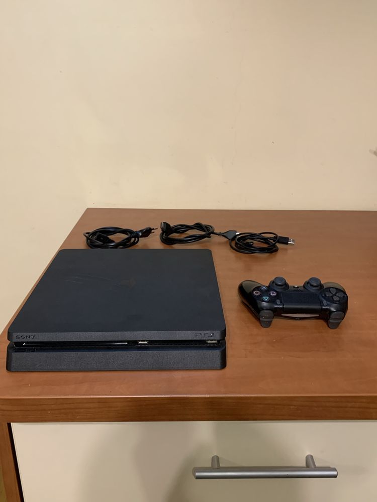 PlayStation 4 slim 1tb