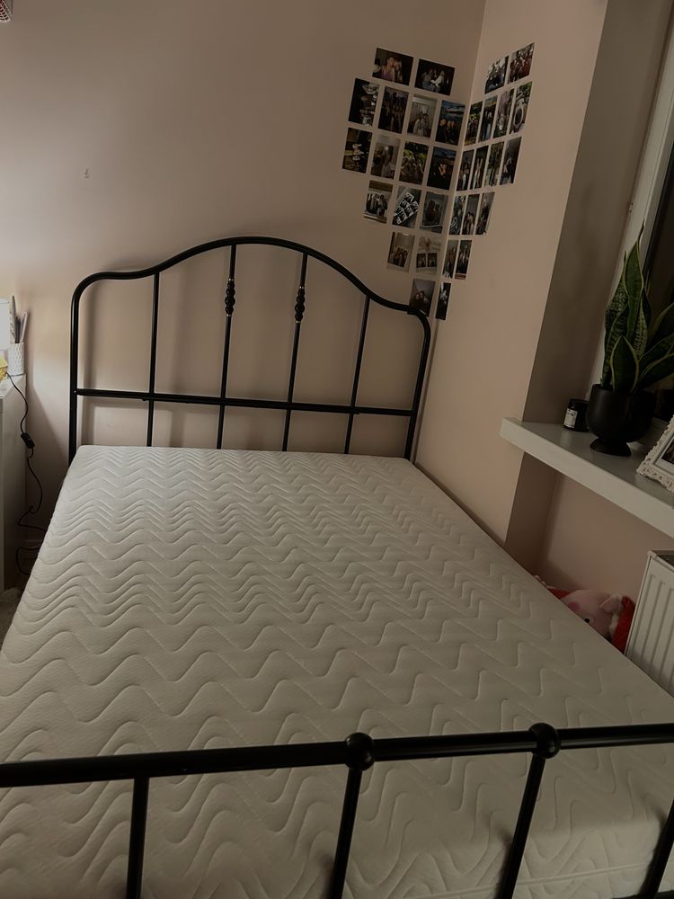 Czarne metalowe łóżko ikea sagstua 140x200 dodatkowo materac
