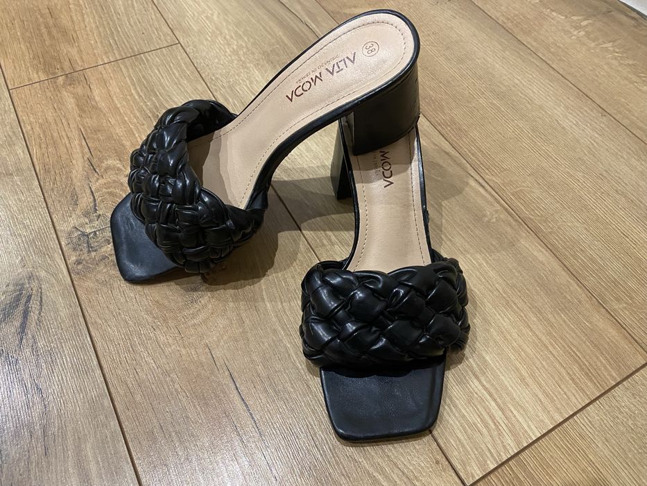 Жіночі шльопанці, босоніжки 37 розмір