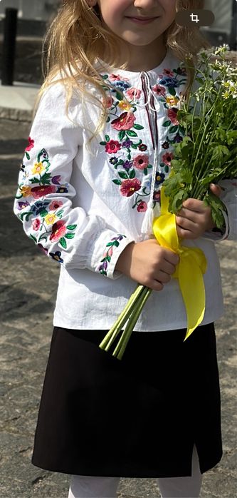 Вишиванка для дівчинки  ллянна в квіточки