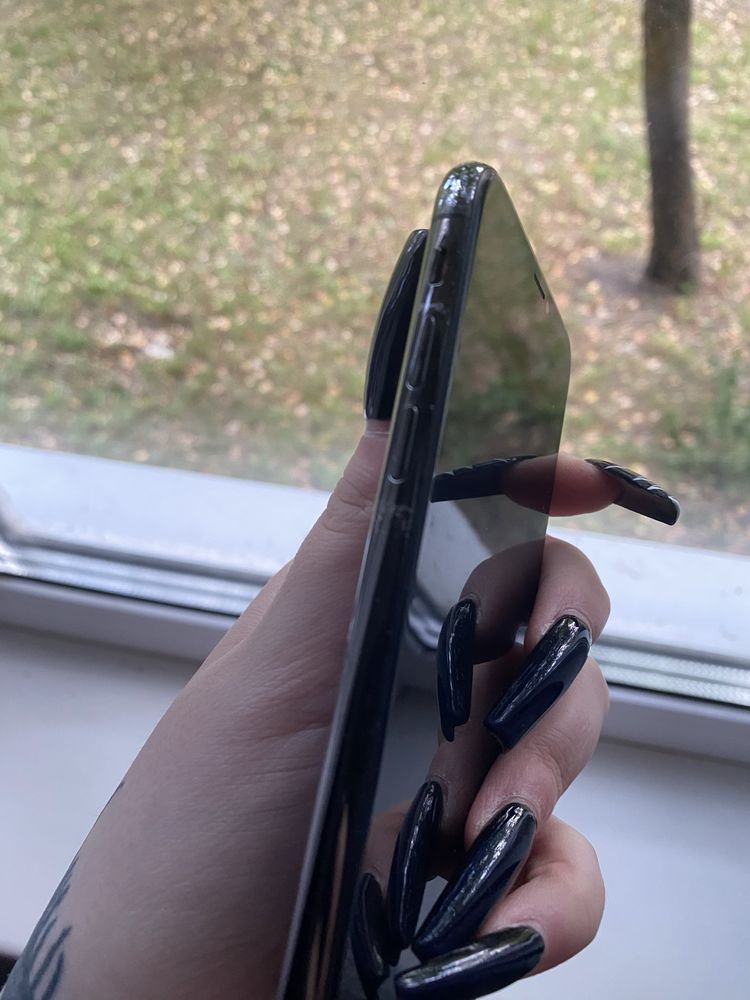 продаю iphone X r-sim