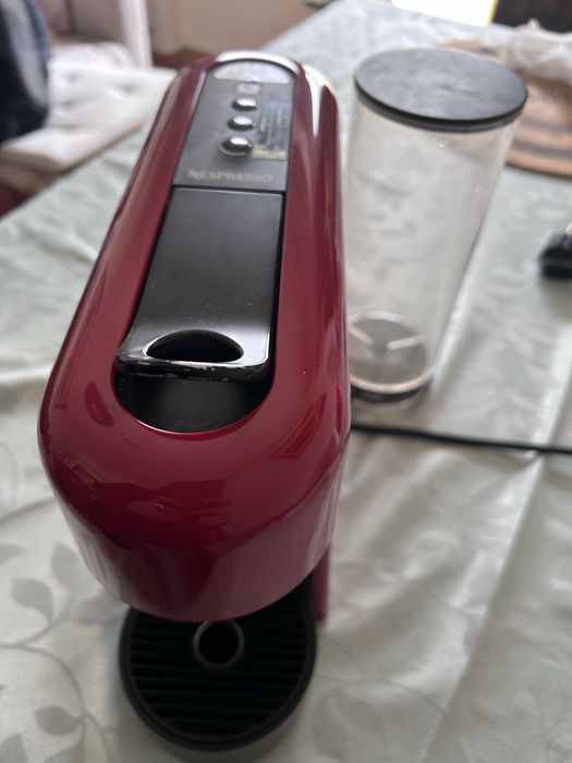 Maquina nespresso Essenza plus D45