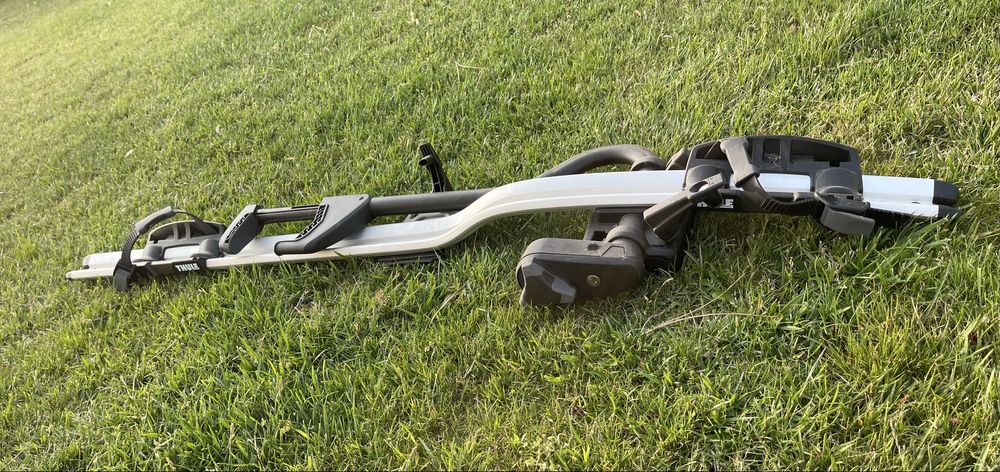 Barras Thule para carro e suportes para bicicletas