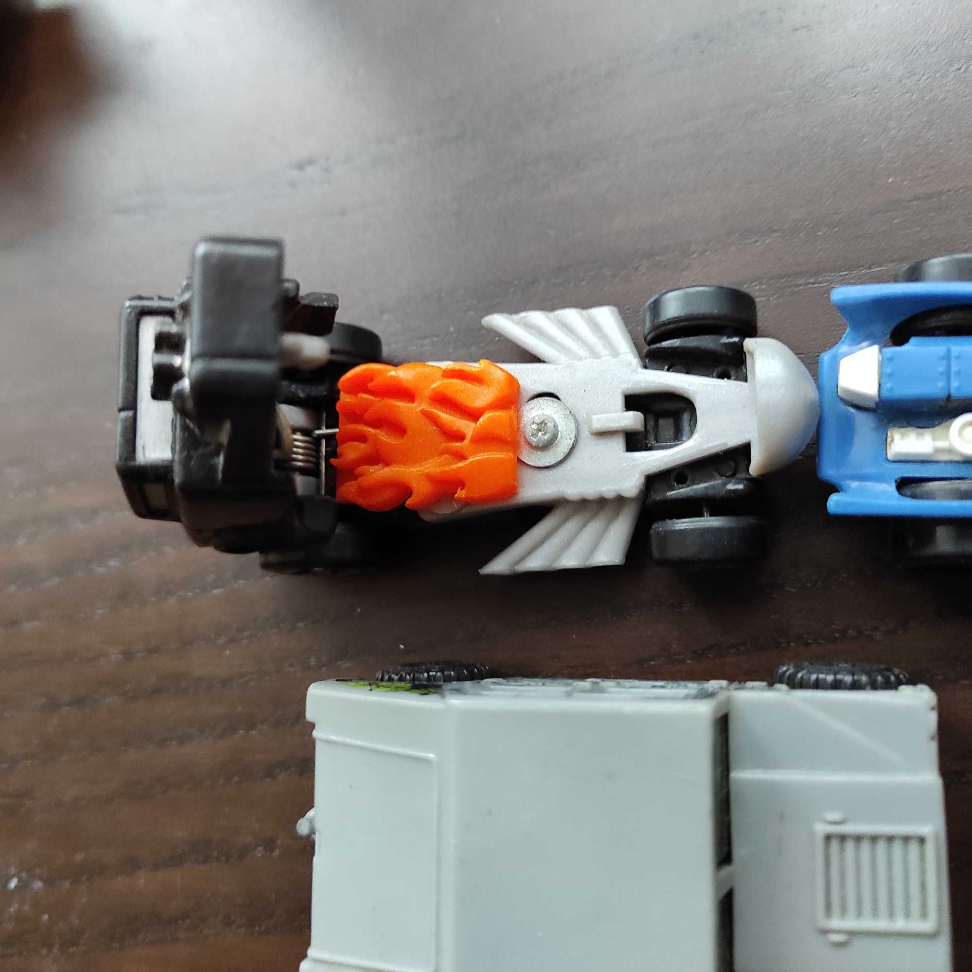 Zestaw samochodów 6 szt hot wheels i inne, stan bardzo dobry , IX