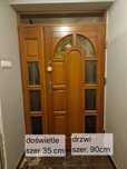 Drzwi drewniane z przeszkleniami