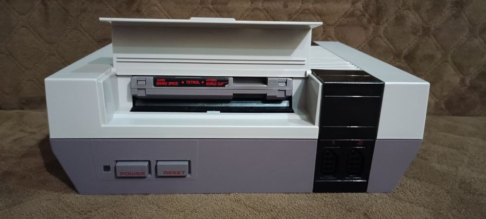 Ігрова приставка Nintendo NESE 001 оригінал