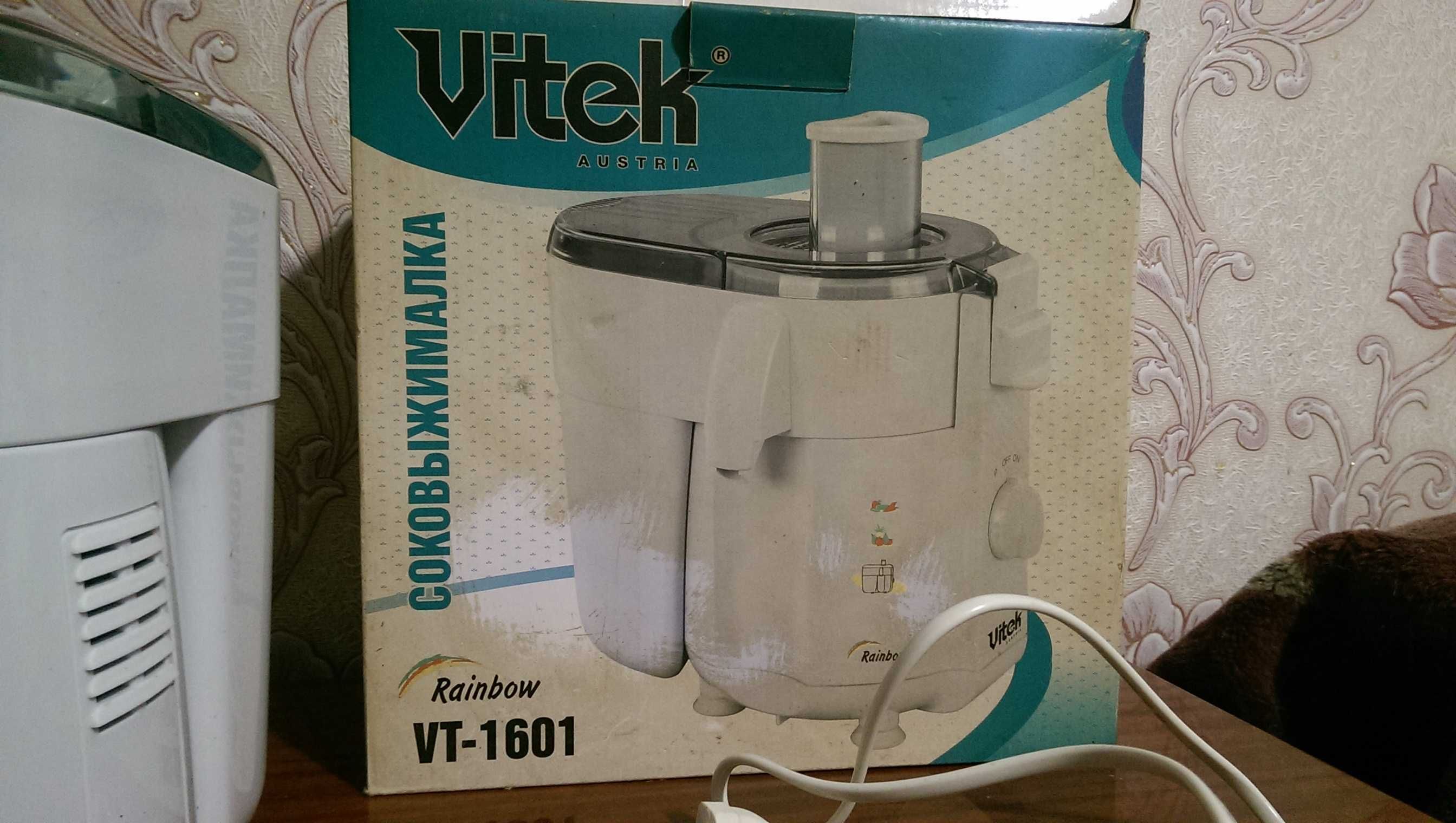 Соковыжималка Vitek Rainbow vt 1601