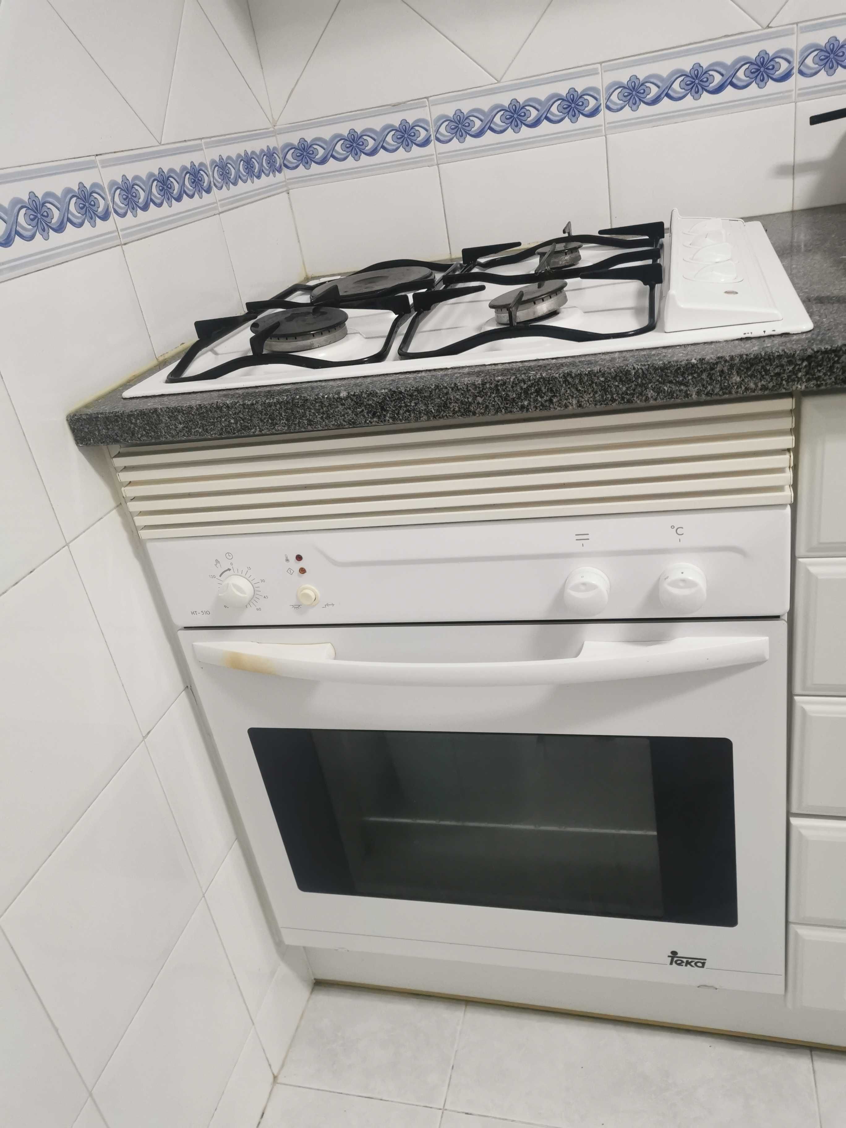 Conjunto forno e placa Teka