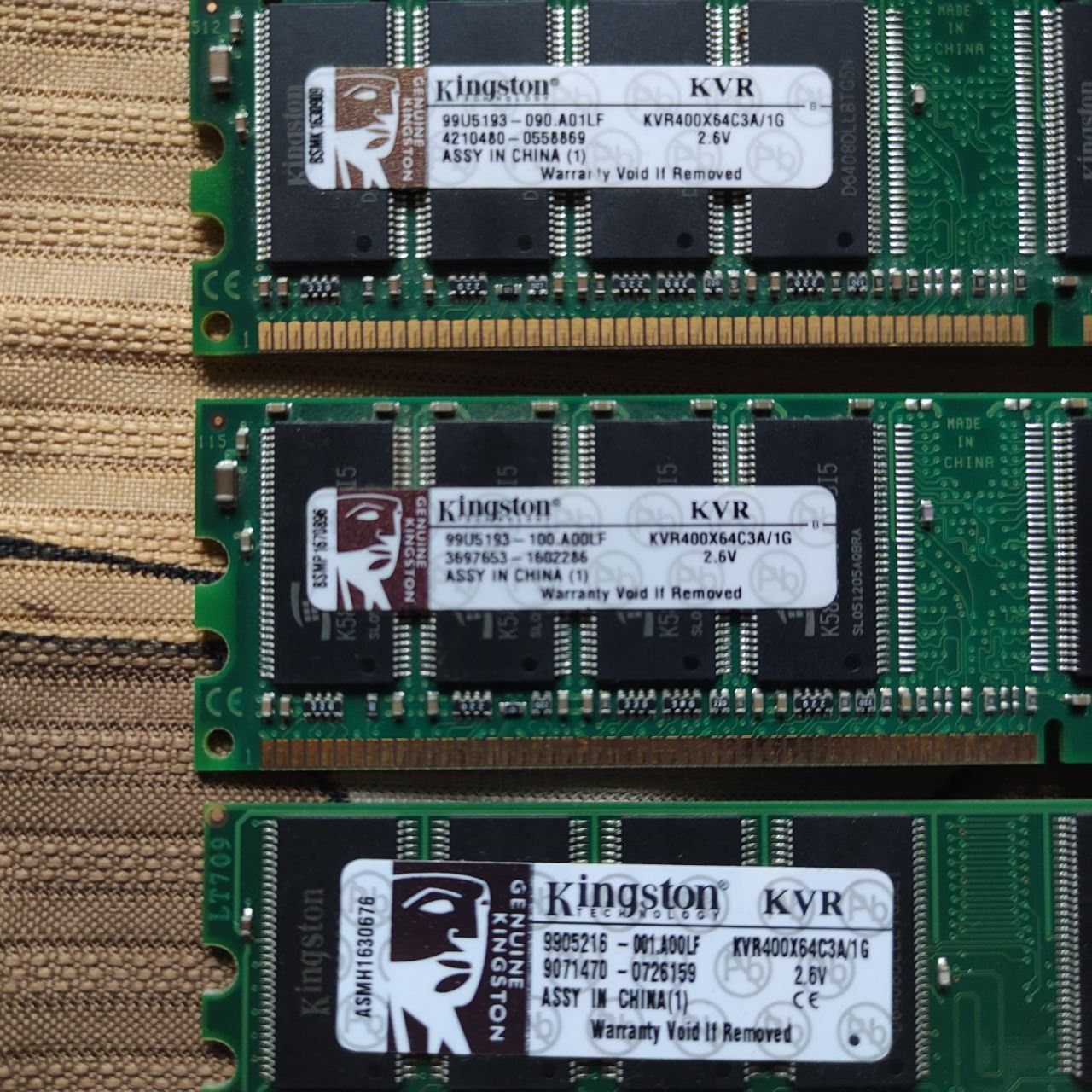 Оперативная память Kingston 1 GB DDR 400 MHz (KVR400X64C3A/1G)