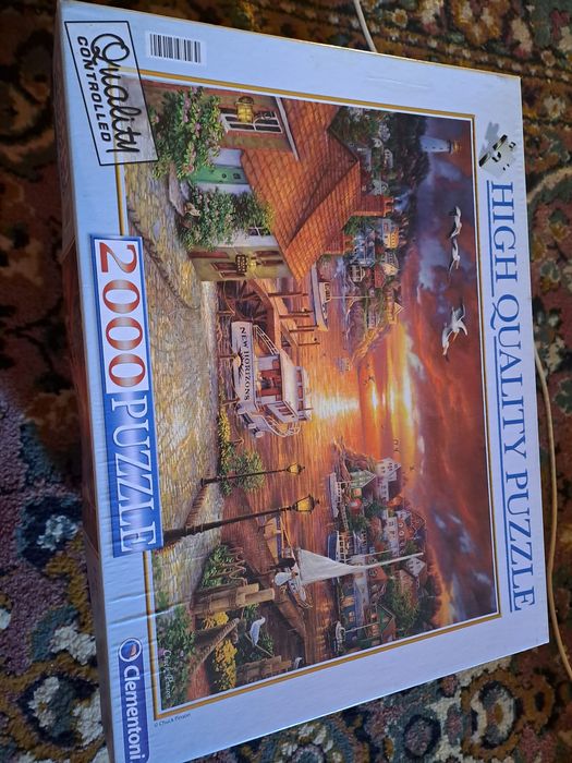 Puzzle 2000 peças.  CTT grátis