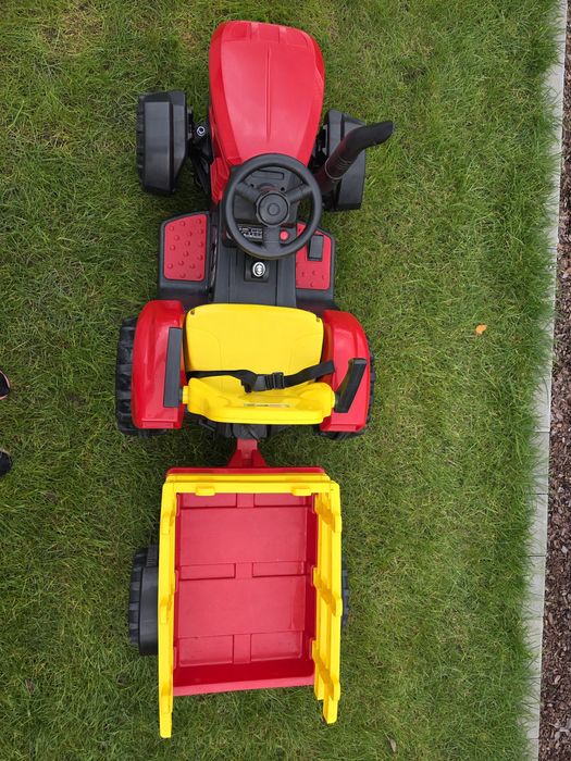 Traktor elektryczny z przyczepą dla dzieci