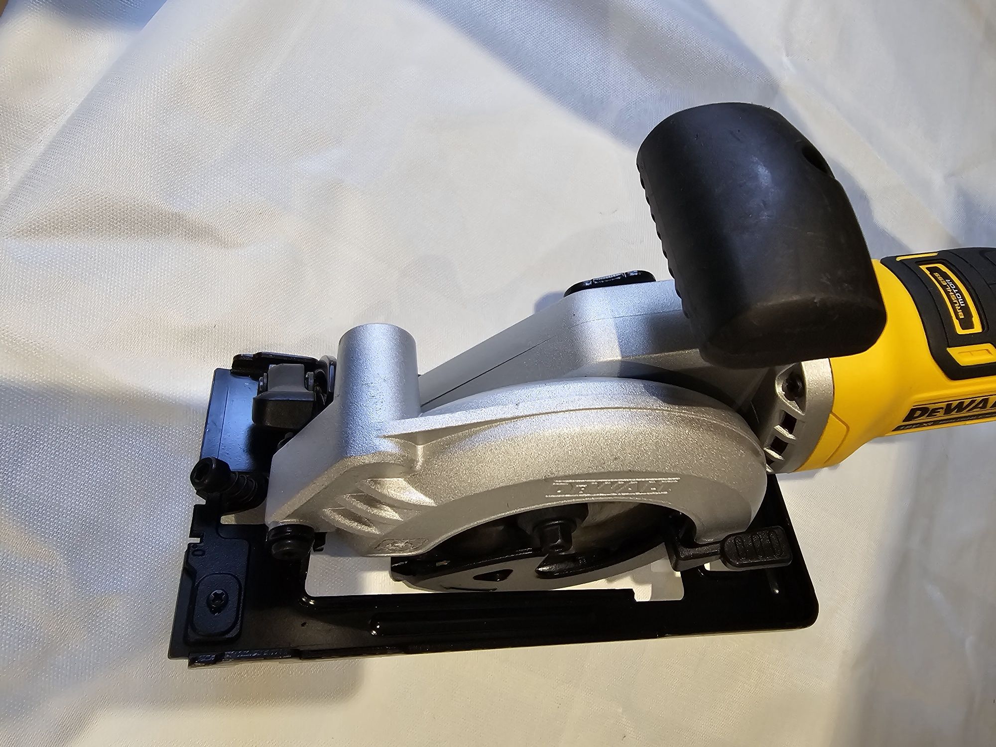 DEWALT Pilarka tarczowa 115mm 18V Akumulatorowa DCS571
