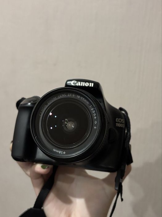 Фотоопарат Canon EOS 1100D