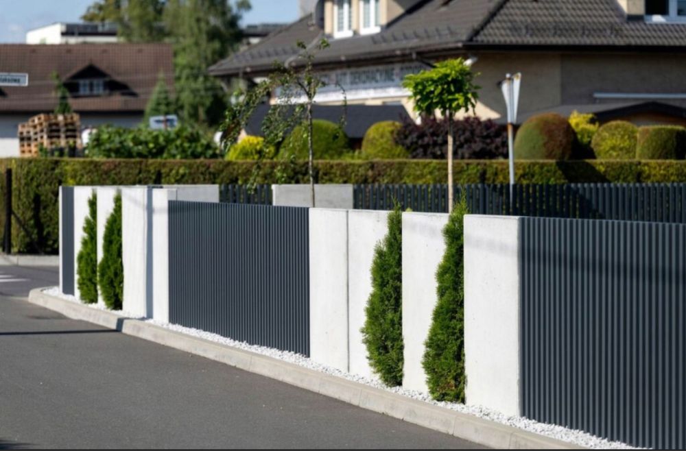 Ogrodzenie palisadowe grzebieniowe betonowe przęsła furtki multibox