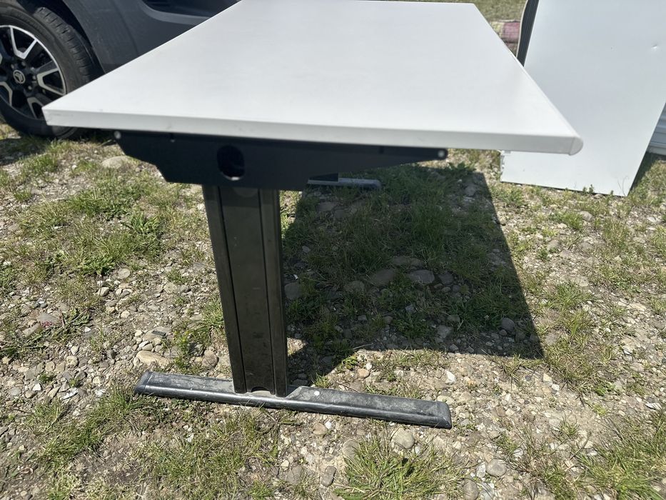 Меблі з Бельгіі. Диван шкіряний, тумбочки, столи з стільцями