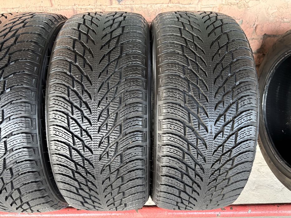 Комплект зимових шин 245/45R19 Nokian