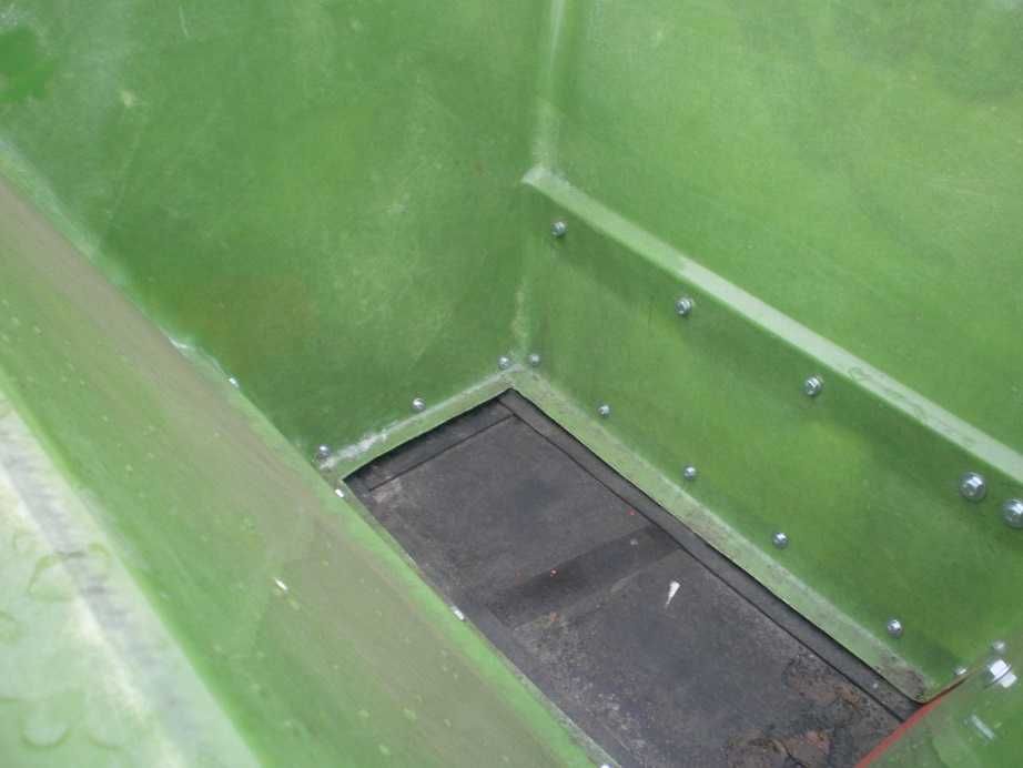 Rozsiewacz z przenośnikiem taśmowym Kłos 300l Rozsiewacz do wapna