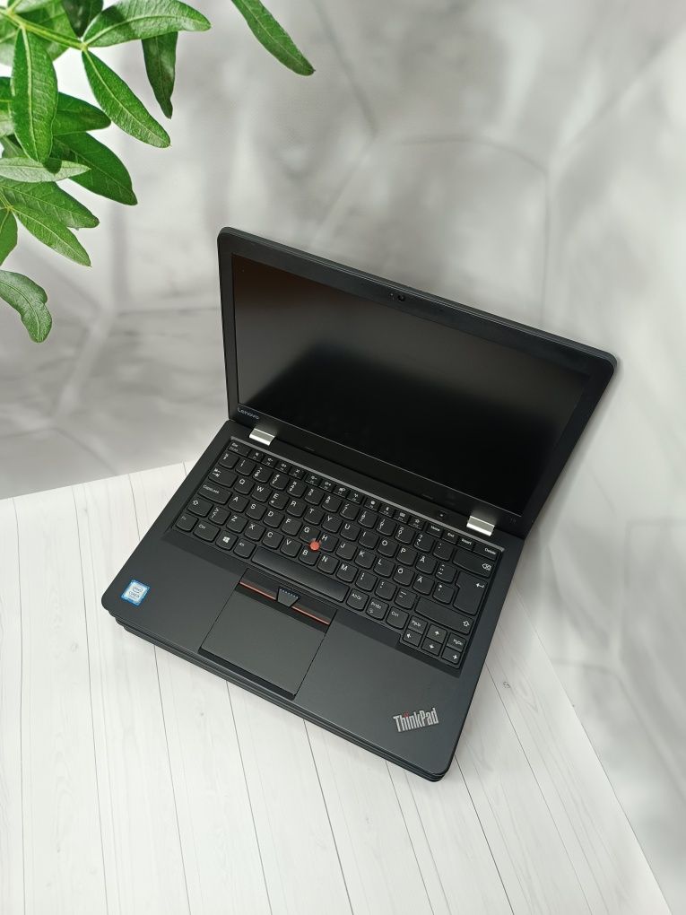 ОПТ/Роздріб Ноутбук Lenovo ThinkPad 13/i5-7300/8/256/13.2 " HD