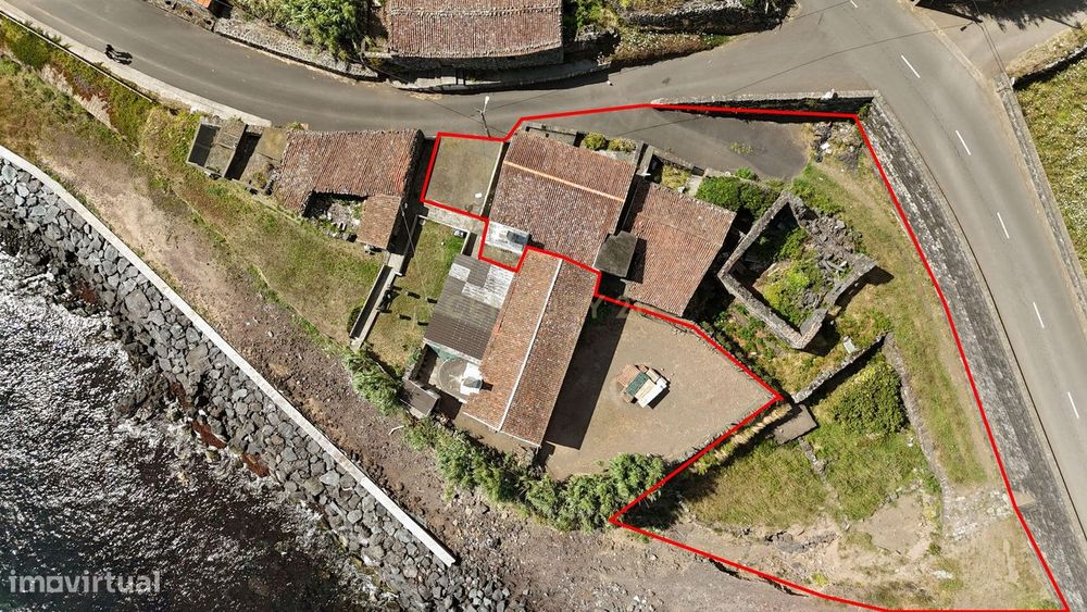 Moradia e terreno junto ao Mar em São Mateus - Praia da Graciosa