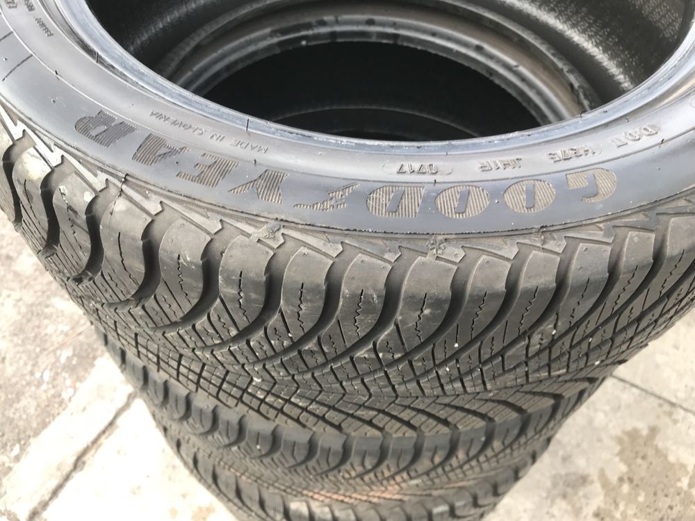 Opony wielosezon 17r.6mm 215/45R16 Goodyear Vector 4S Gen-2