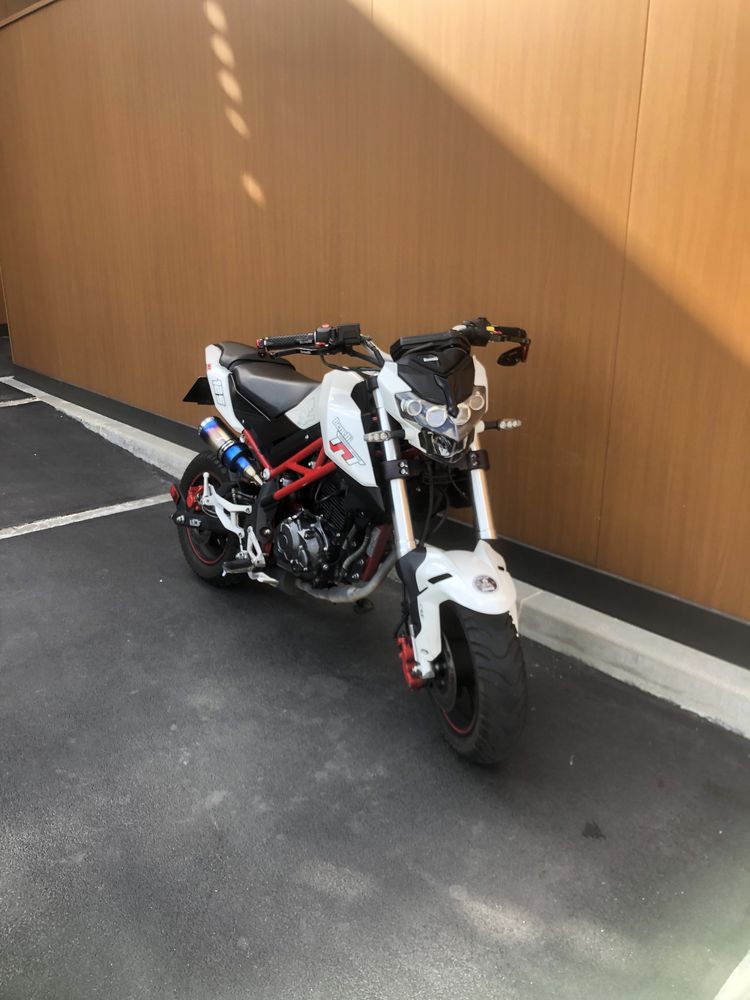 Benelli TNT 125cc (2019) | 21.300 km | Ponteira SC Project