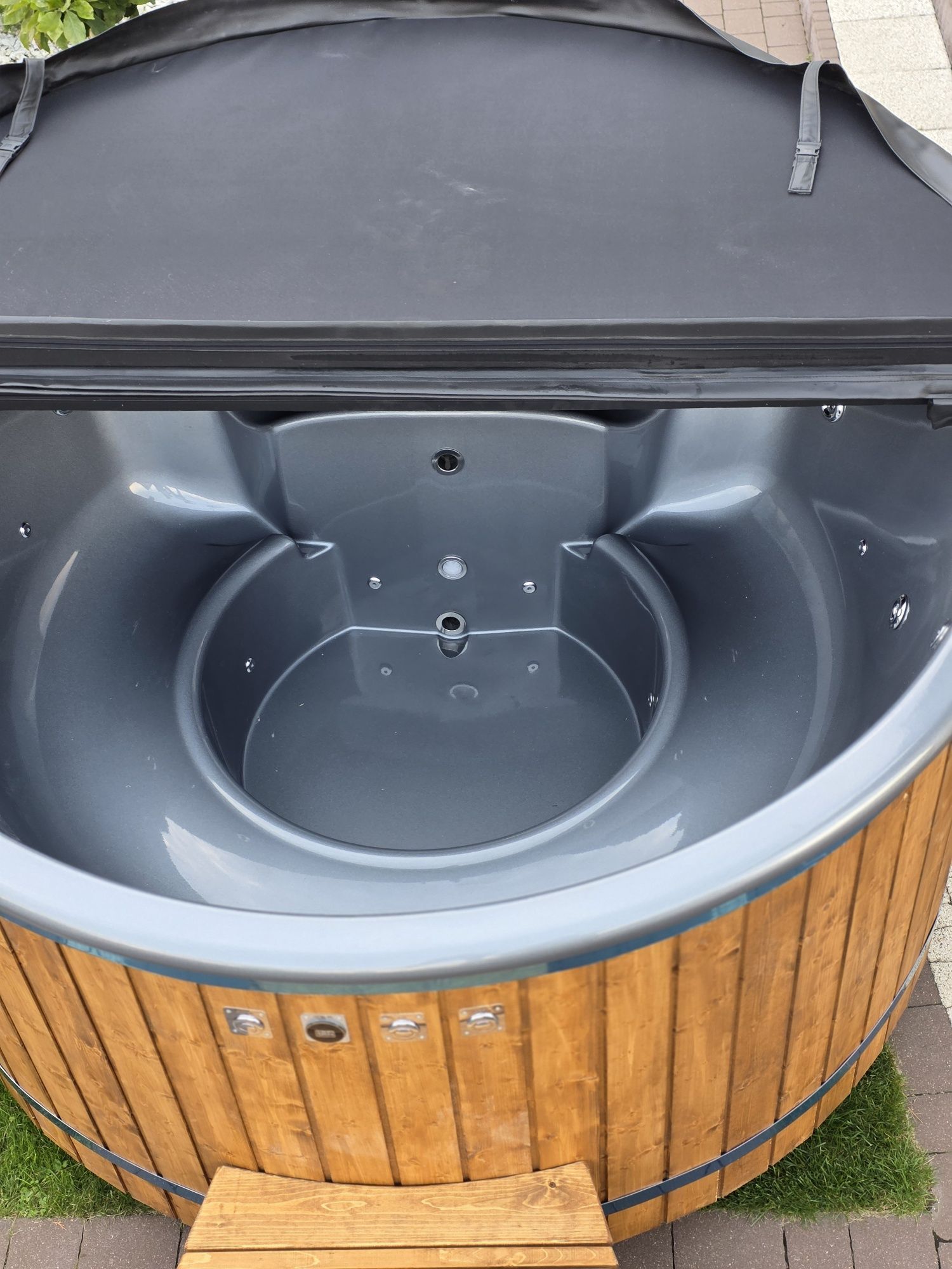 Balia ogrodowa jacuzzi 225cm z piecem wewnętrznym integrowanym