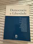 Livro democracia e liberdade