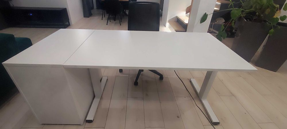 Zestaw elektryczne biurko, kontenerek i fotel