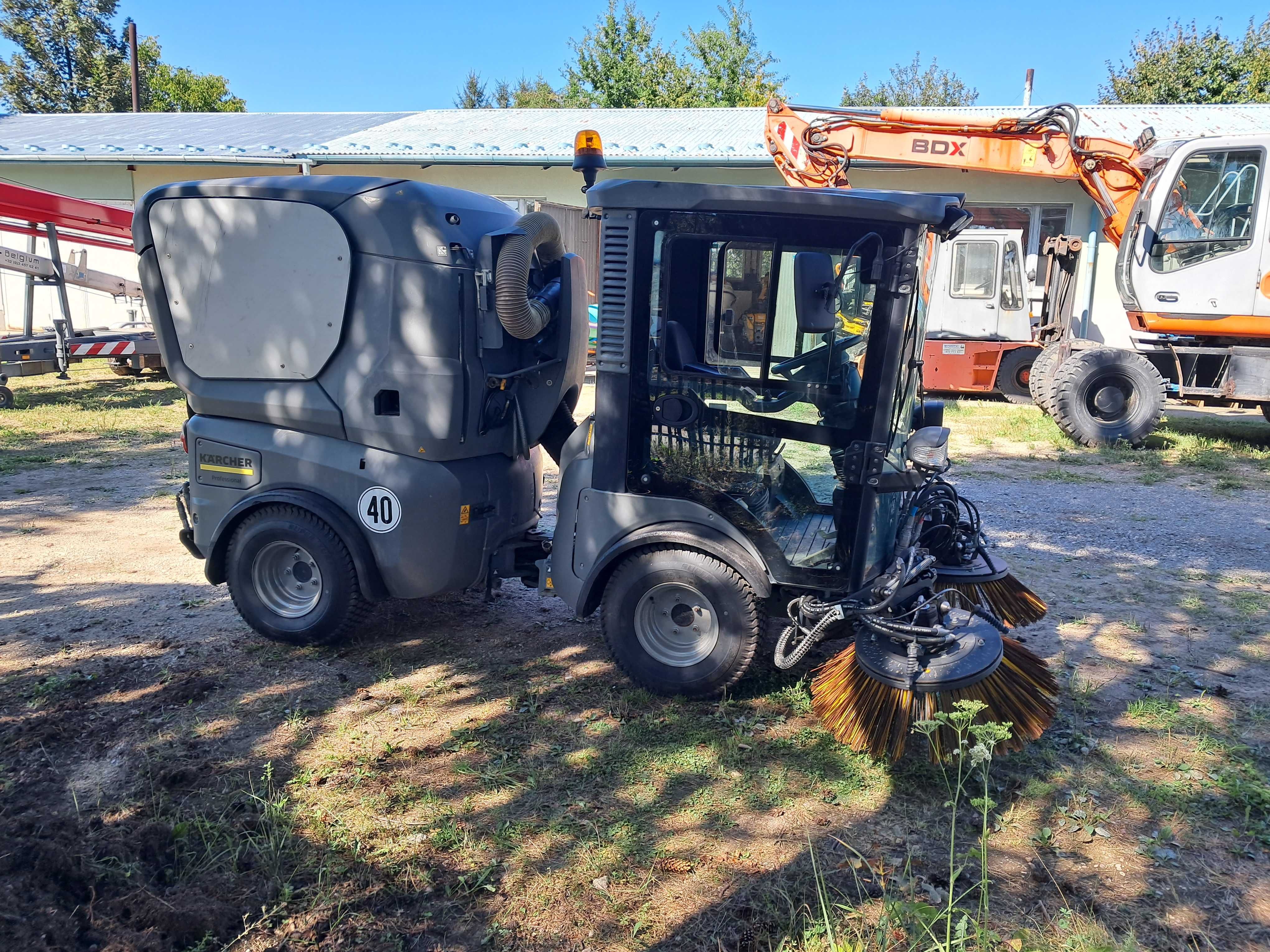 nośnik narzędzi Karcher MC 130 4x4 ,2018r, zamiatarka chodnikowa