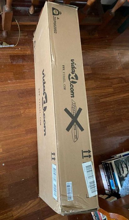 Estrutura de cama de madeira com estrado, nova