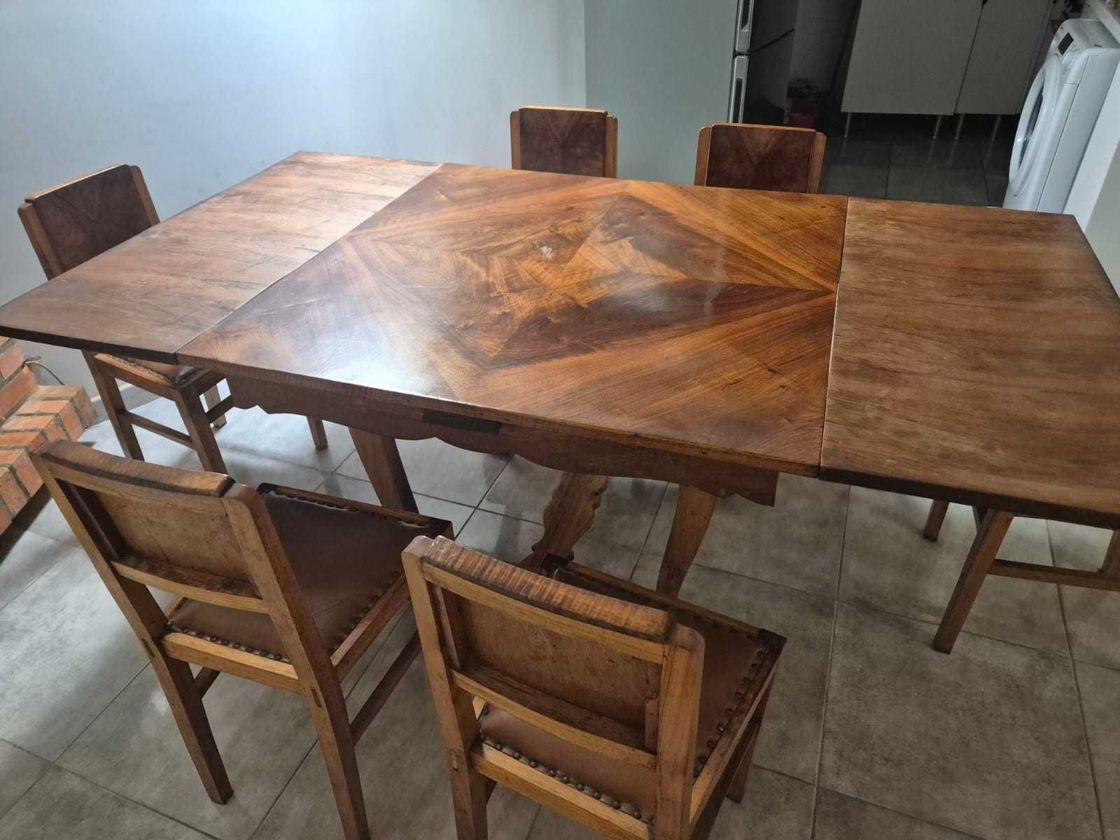 MESA DE JANTAR de até 6 lugares com 6 cadeiras