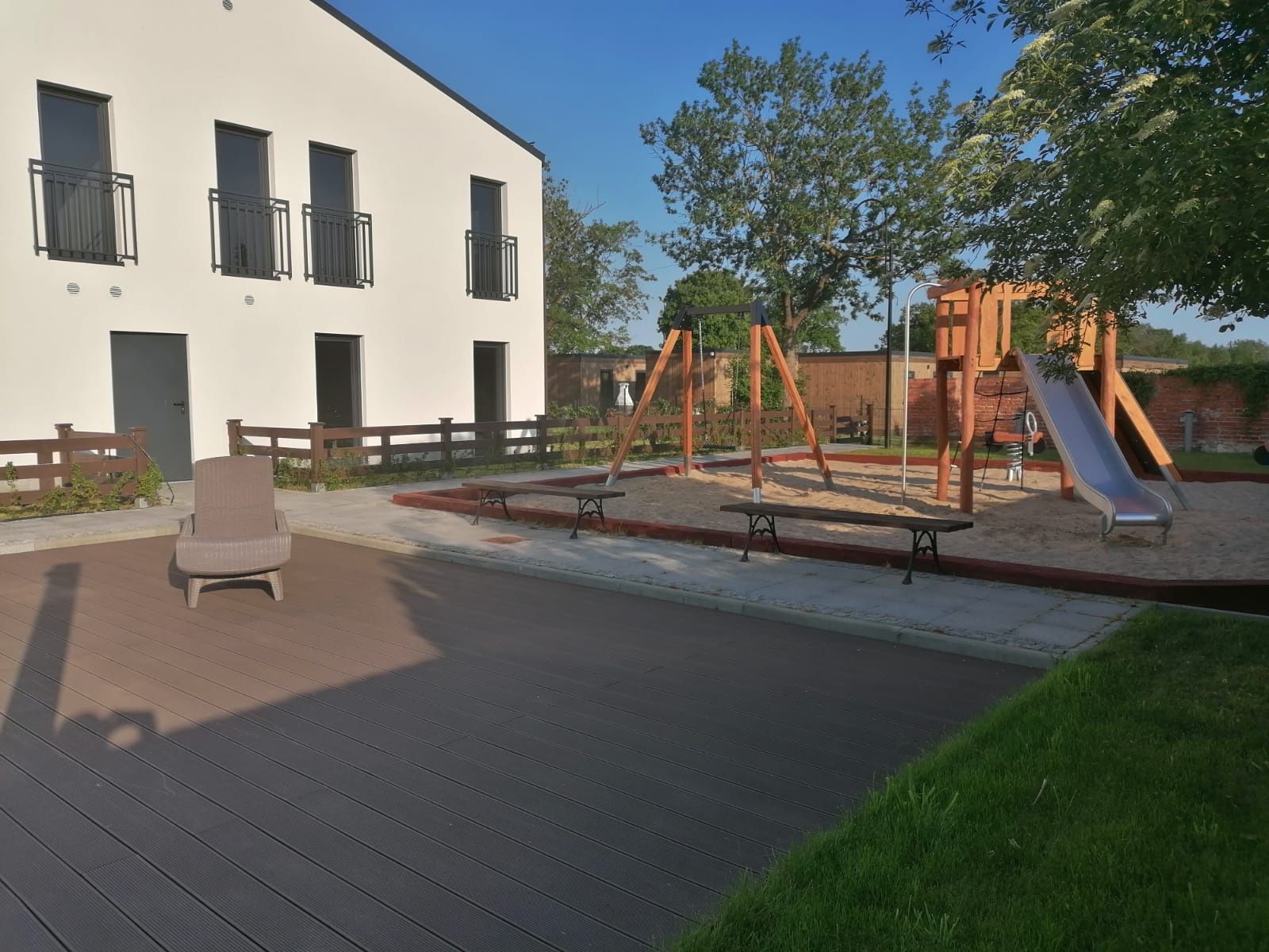 Apartament w Trzęsaczu z duzym tarasem i podgrzewanym basenem