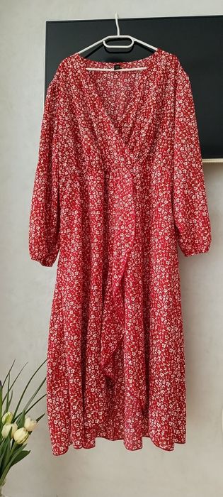 Яскрава гарна сукня