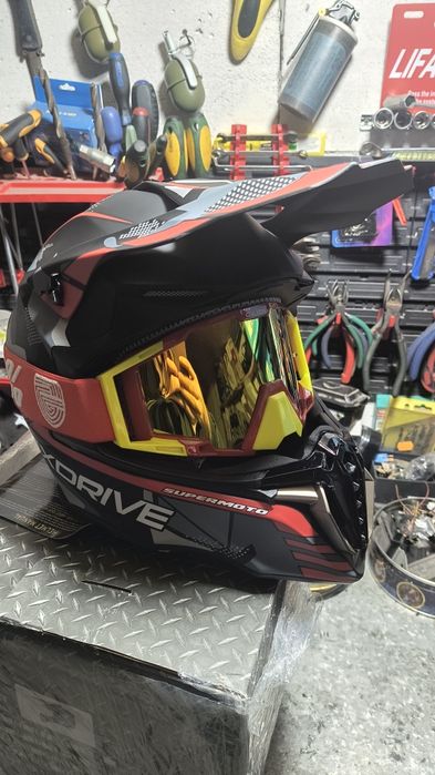 Продам ендуро шолом з очками