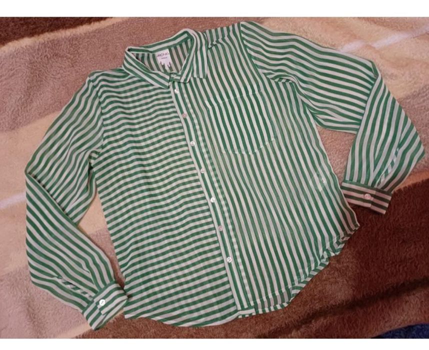 Тоненька ,легка та стильна блуза. 
Стан новий .