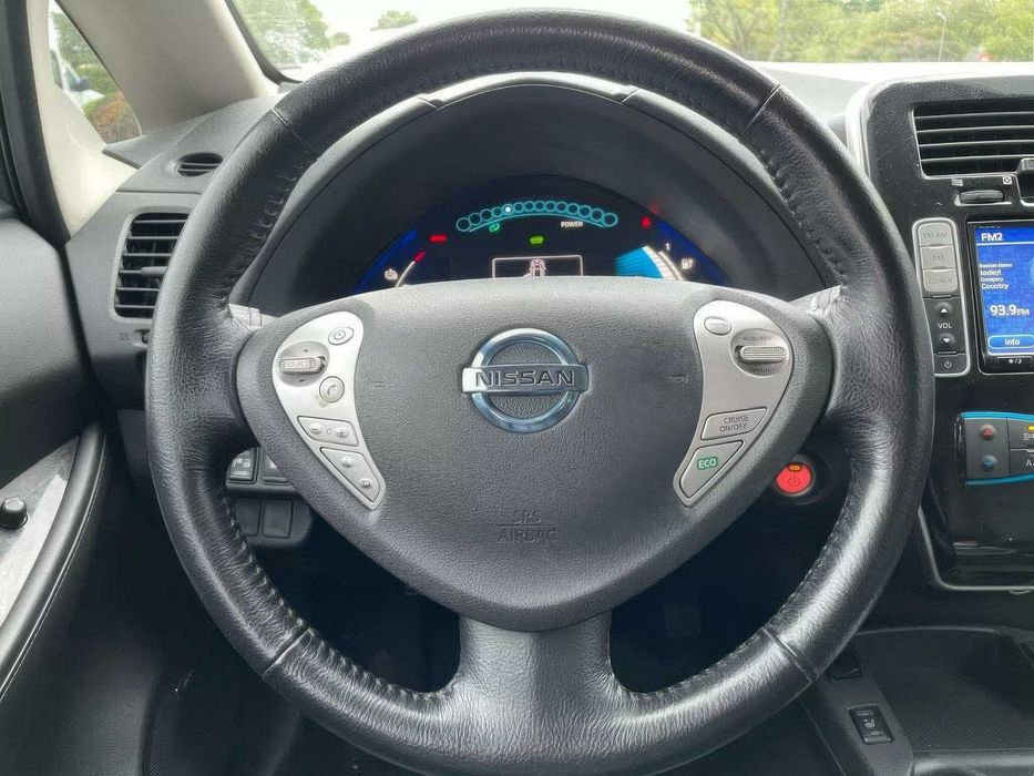 Nissan LEAF SL      2015