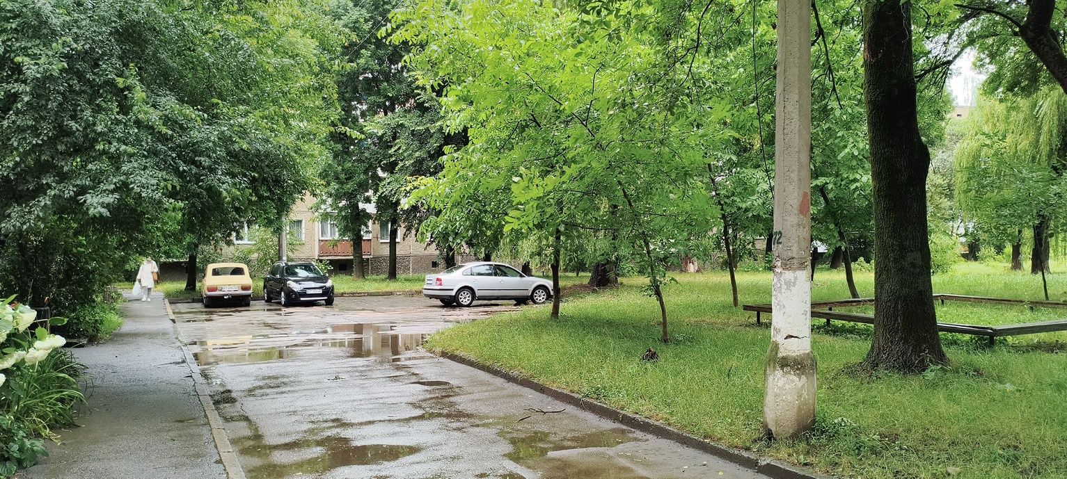 Продається хороша 2-кім. квартира на 3-му поверсі в м.Калуш